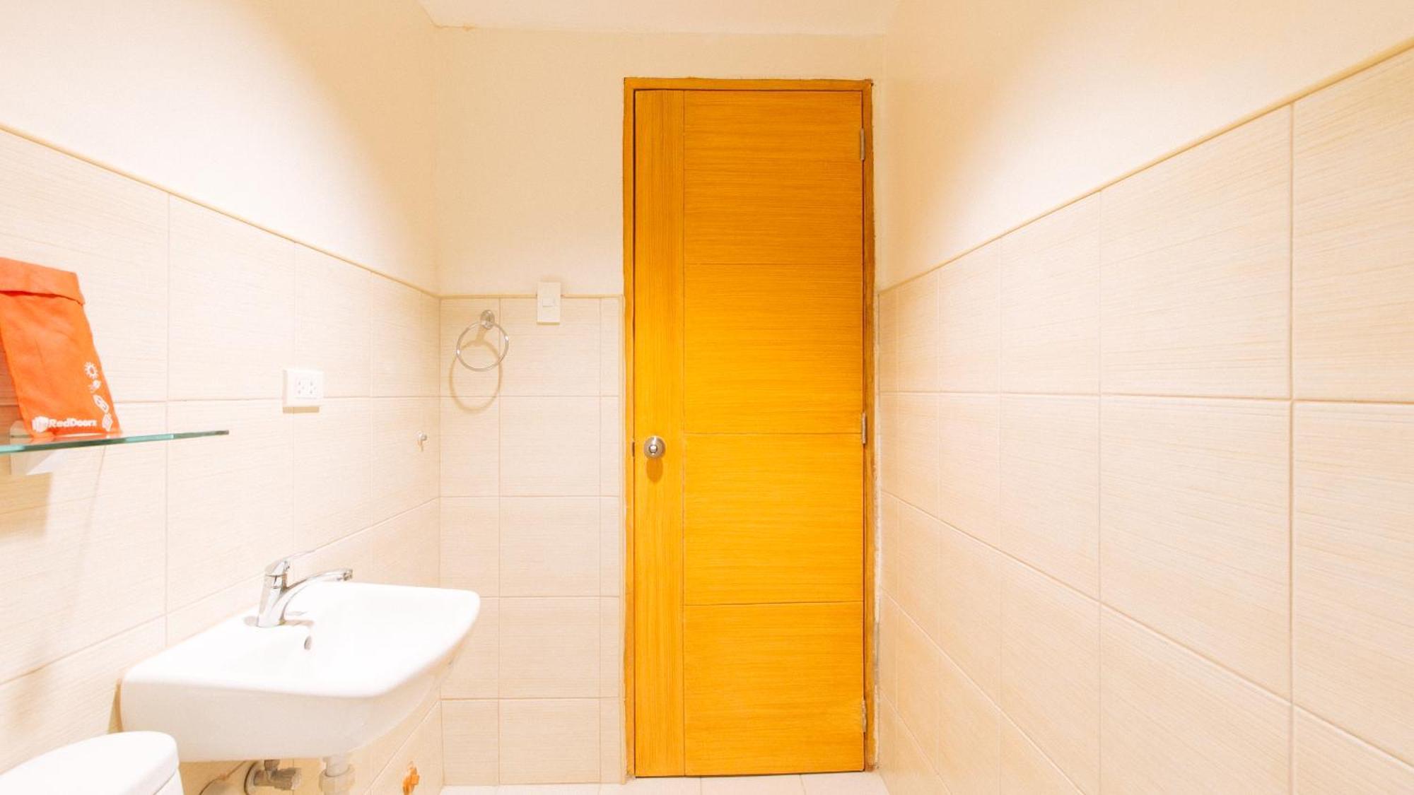 Reddoorz Plus At Alpina Heights Paranaque Paranaque City Ngoại thất bức ảnh