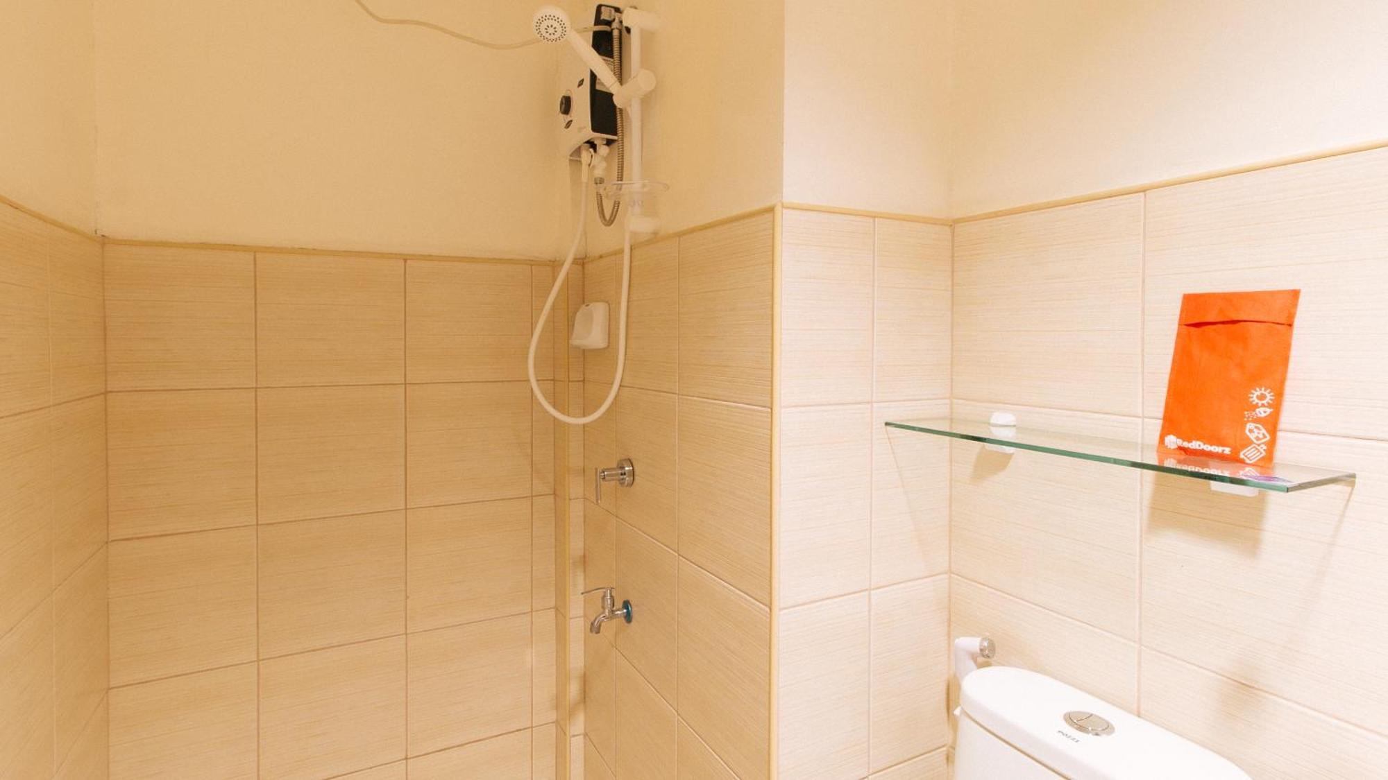 Reddoorz Plus At Alpina Heights Paranaque Paranaque City Ngoại thất bức ảnh