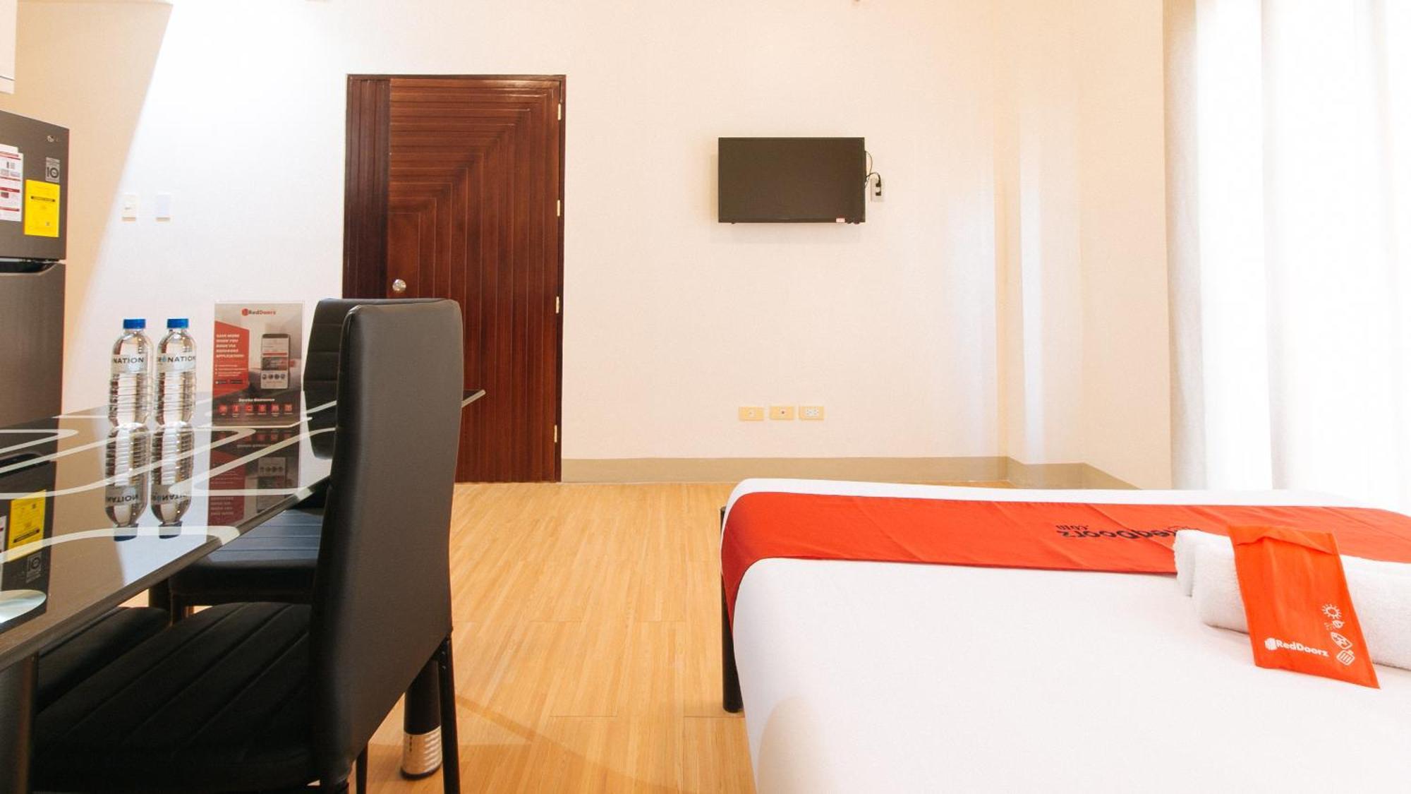 Reddoorz Plus At Alpina Heights Paranaque Paranaque City Ngoại thất bức ảnh