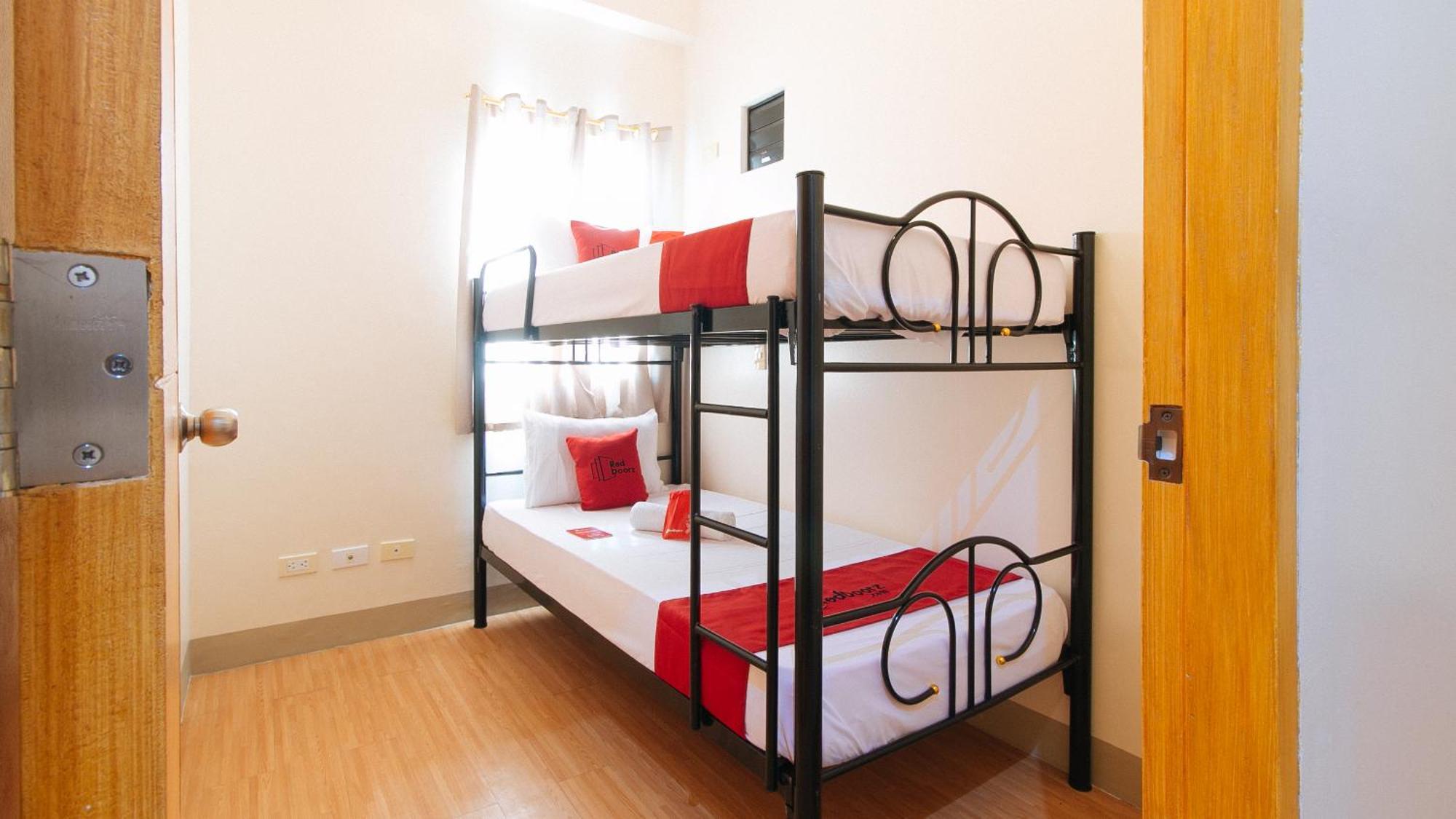 Reddoorz Plus At Alpina Heights Paranaque Paranaque City Ngoại thất bức ảnh