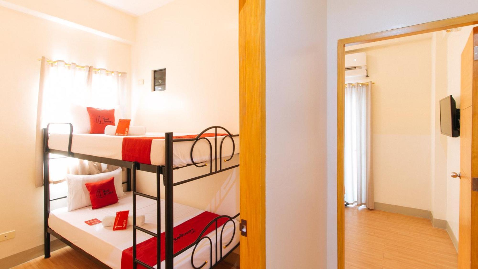 Reddoorz Plus At Alpina Heights Paranaque Paranaque City Ngoại thất bức ảnh