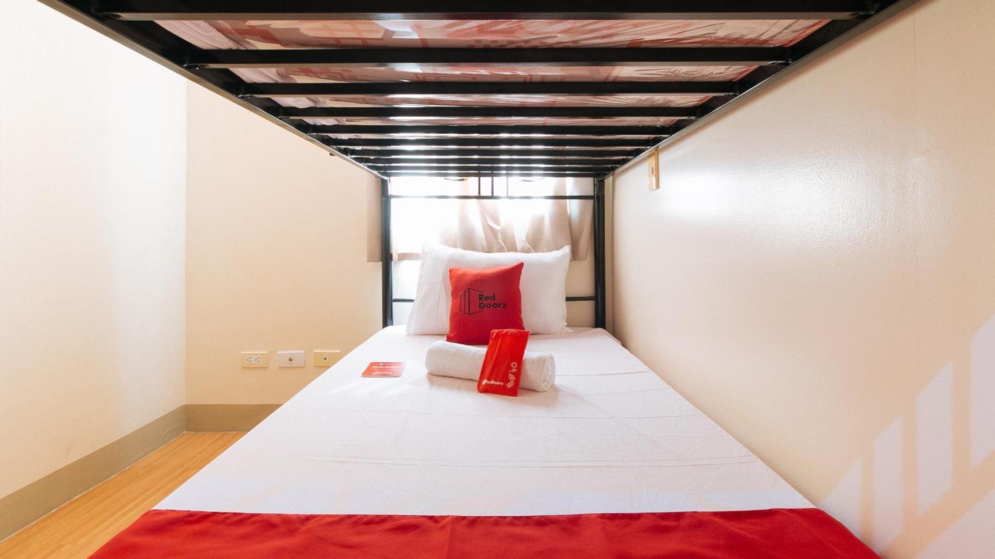 Reddoorz Plus At Alpina Heights Paranaque Paranaque City Ngoại thất bức ảnh