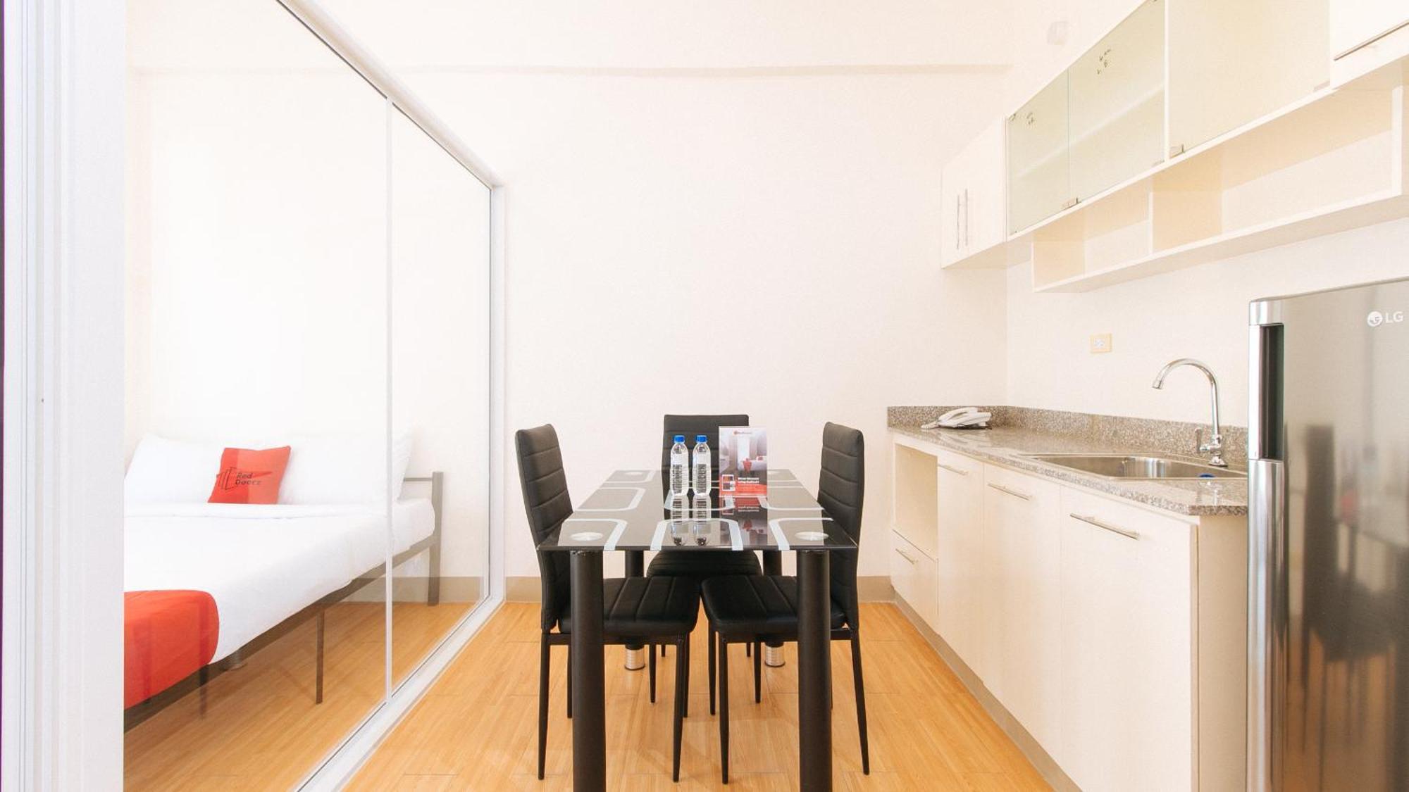 Reddoorz Plus At Alpina Heights Paranaque Paranaque City Ngoại thất bức ảnh