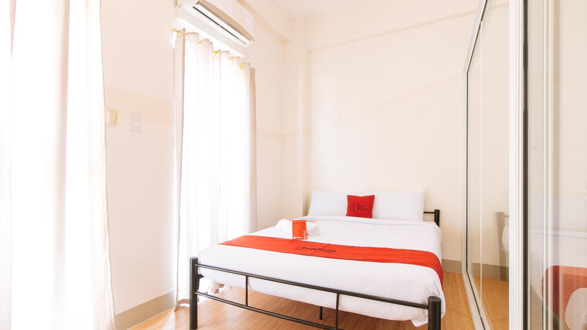 Reddoorz Plus At Alpina Heights Paranaque Paranaque City Ngoại thất bức ảnh