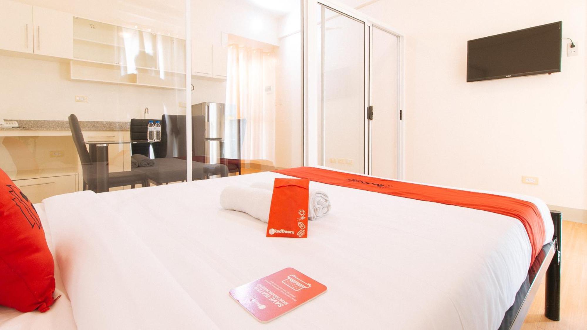 Reddoorz Plus At Alpina Heights Paranaque Paranaque City Ngoại thất bức ảnh