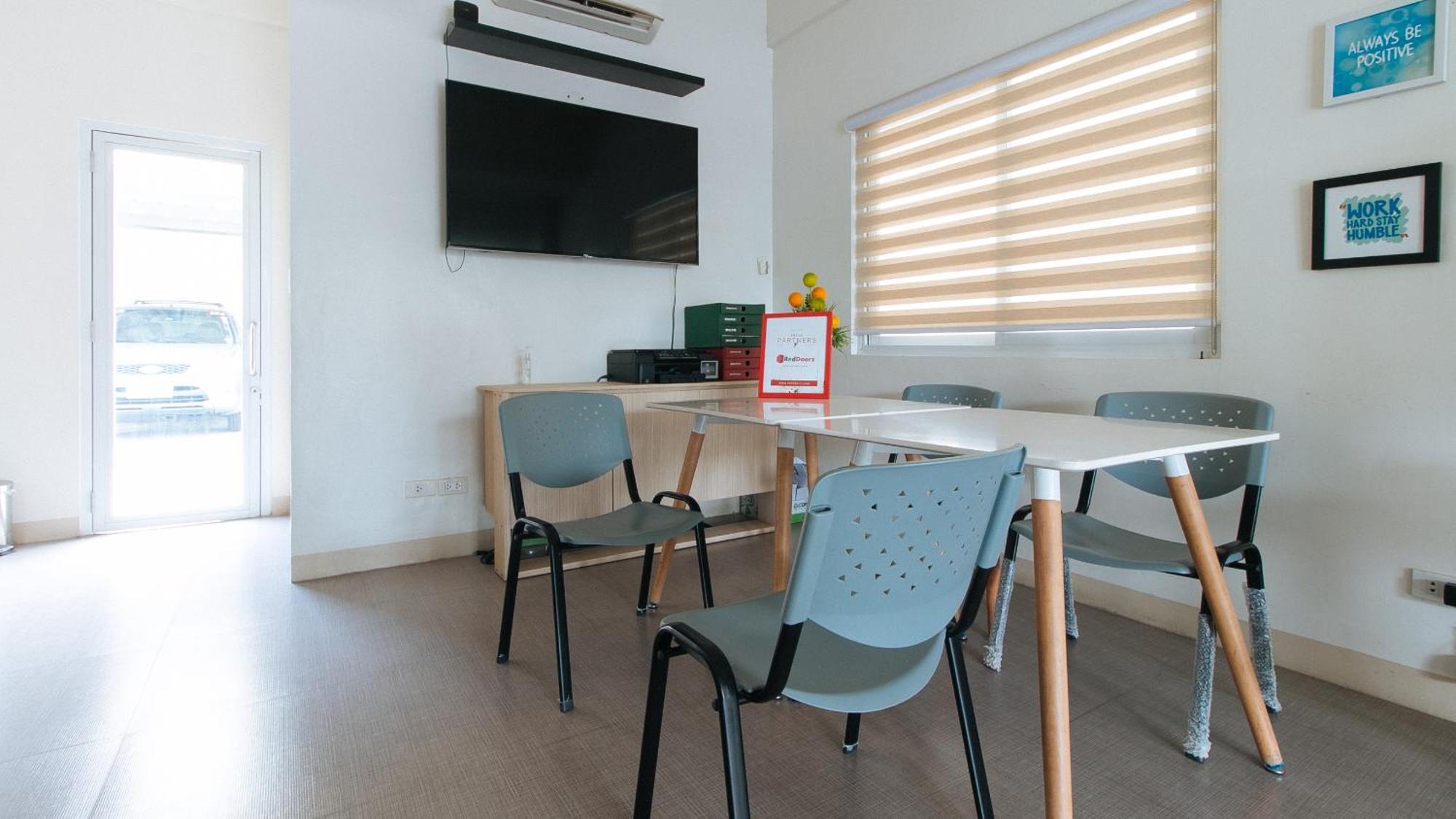 Reddoorz Plus At Alpina Heights Paranaque Paranaque City Ngoại thất bức ảnh