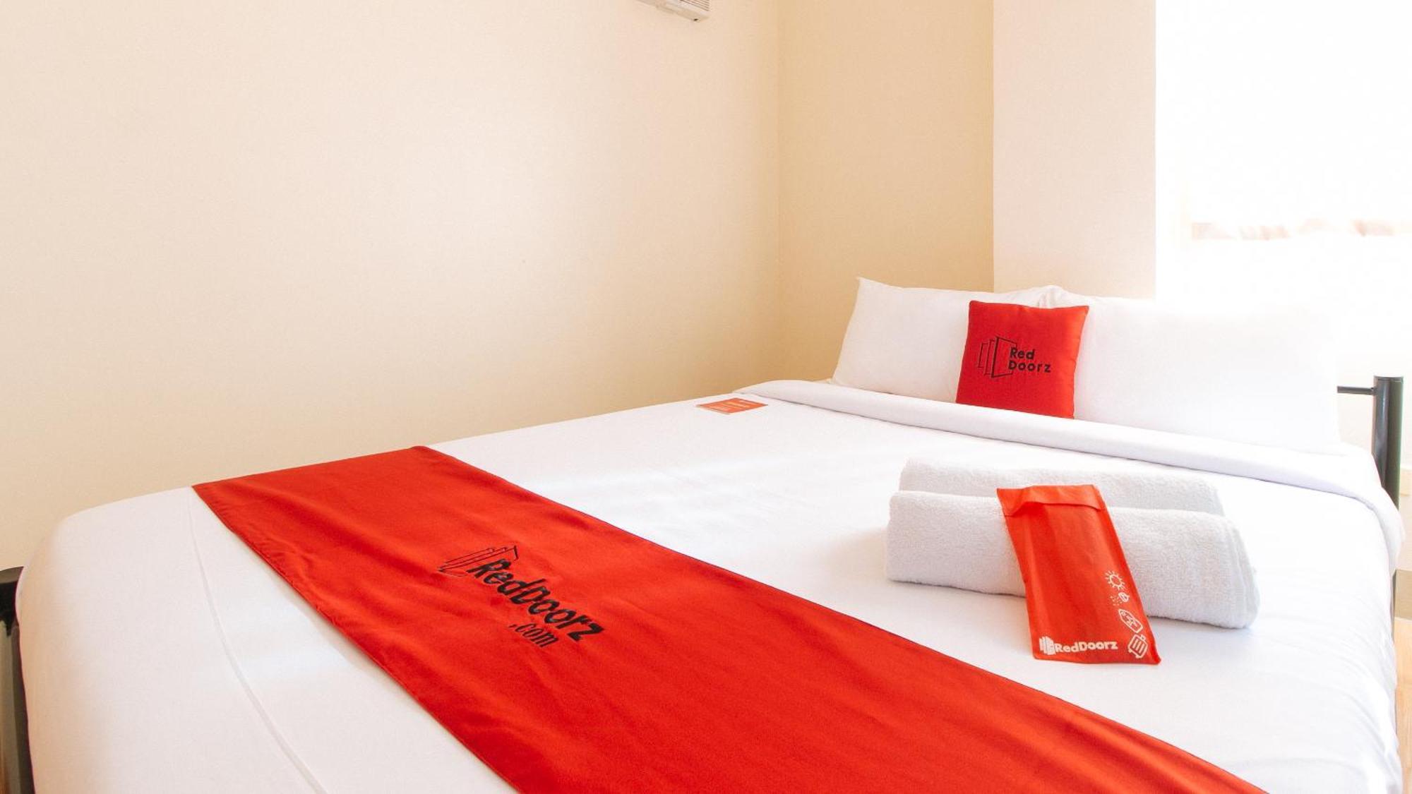 Reddoorz Plus At Alpina Heights Paranaque Paranaque City Ngoại thất bức ảnh
